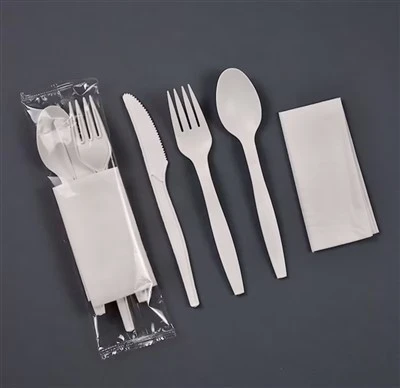 Plastikiniai stalo įrankiai su servetėle